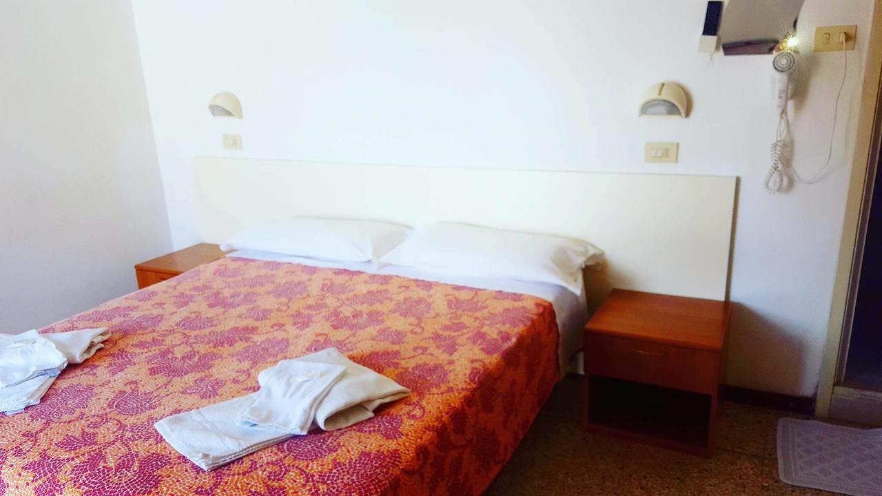 Hotel Moroni Rimini Exterior photo