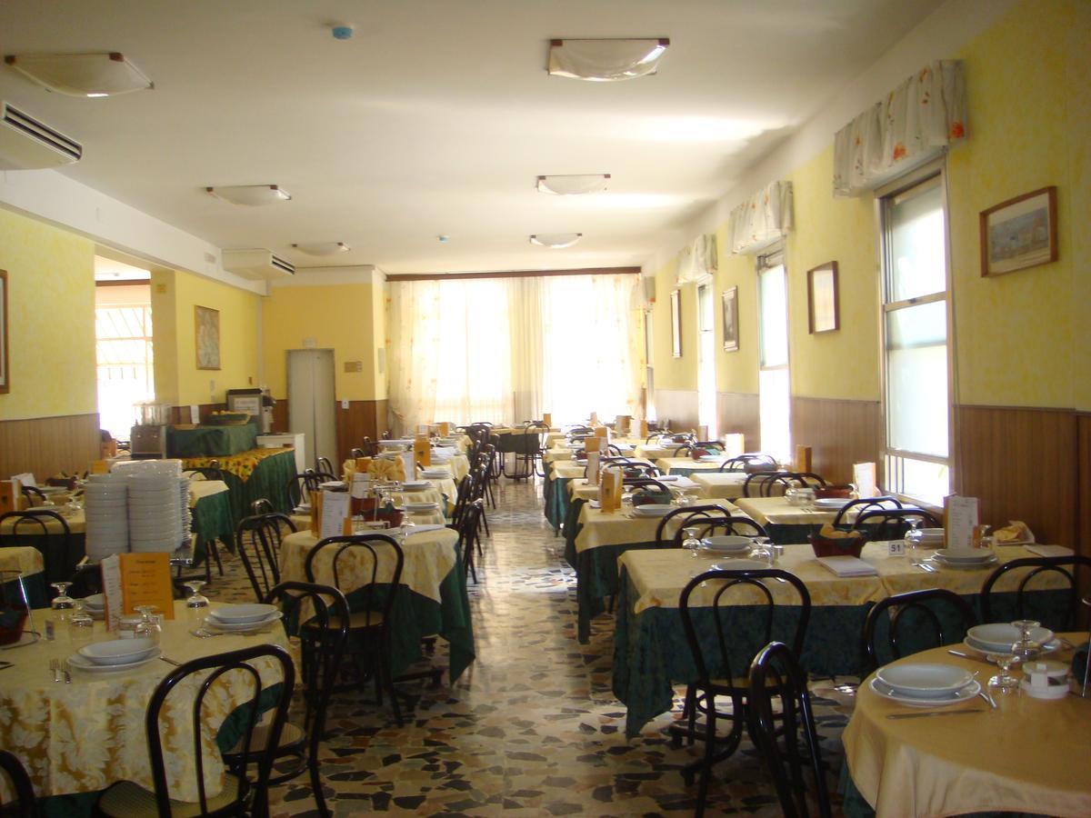 Hotel Moroni Rimini Exterior photo