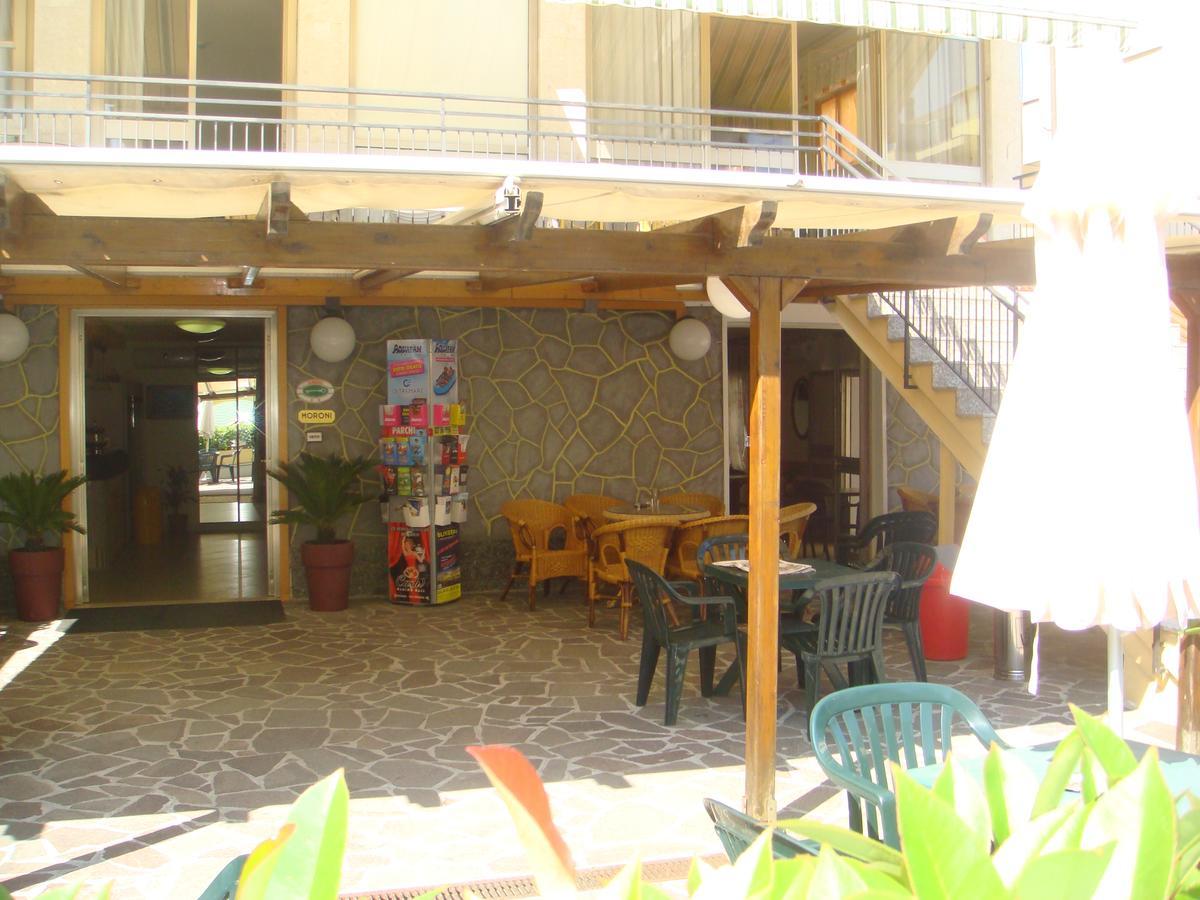 Hotel Moroni Rimini Exterior photo